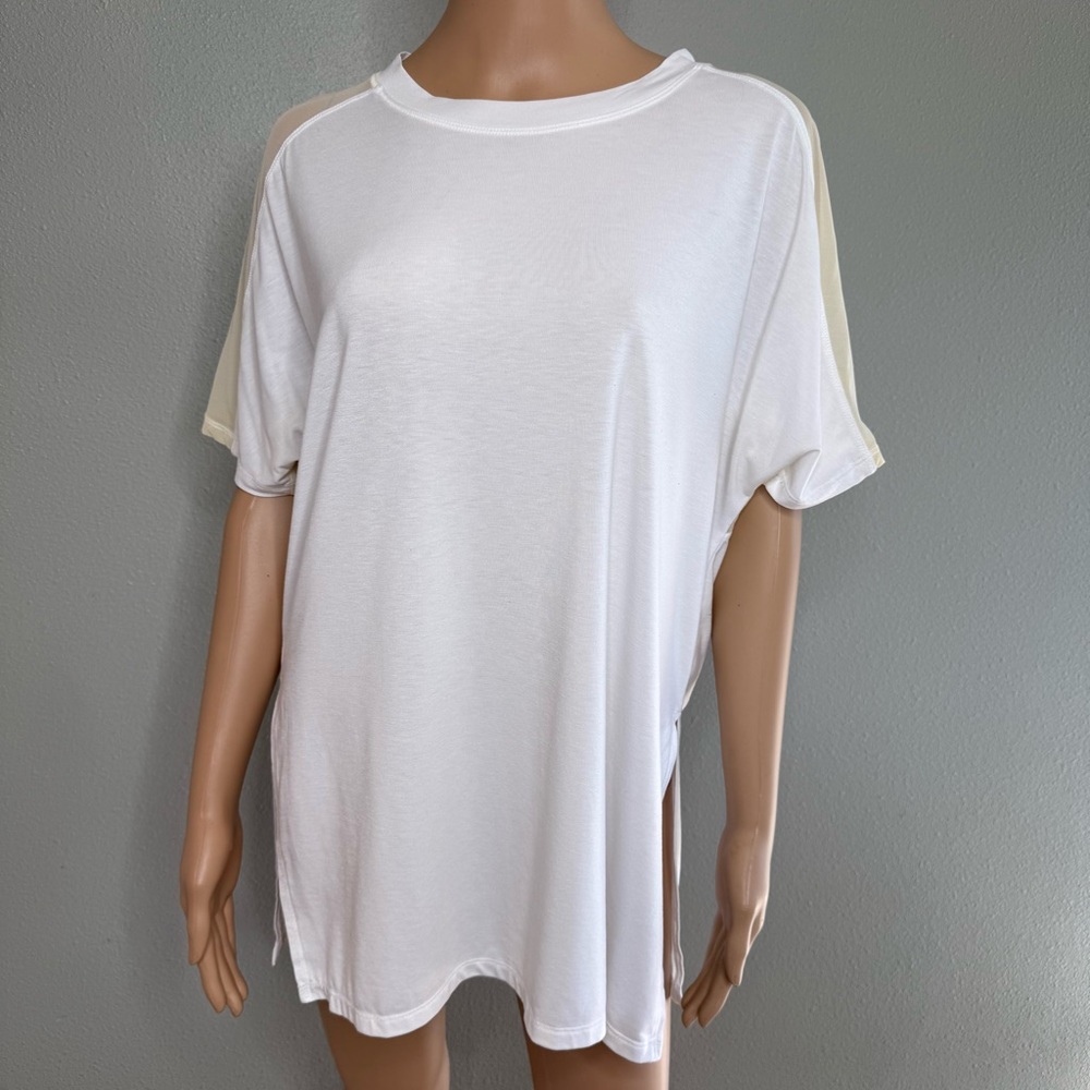 Athleta White and Cream Short Sleeve Tee